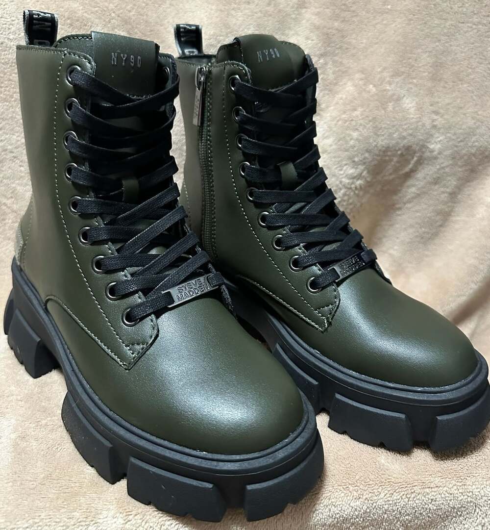 NWT - Steve Madden Tanker Olive Leather Lug Sole Combat Boots, Size 9